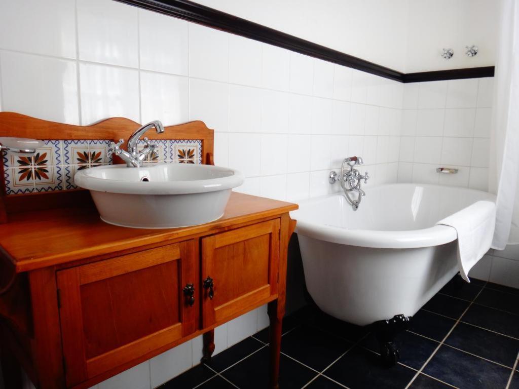 The Historic Pig And Whistle Inn Bathurst 외부 사진
